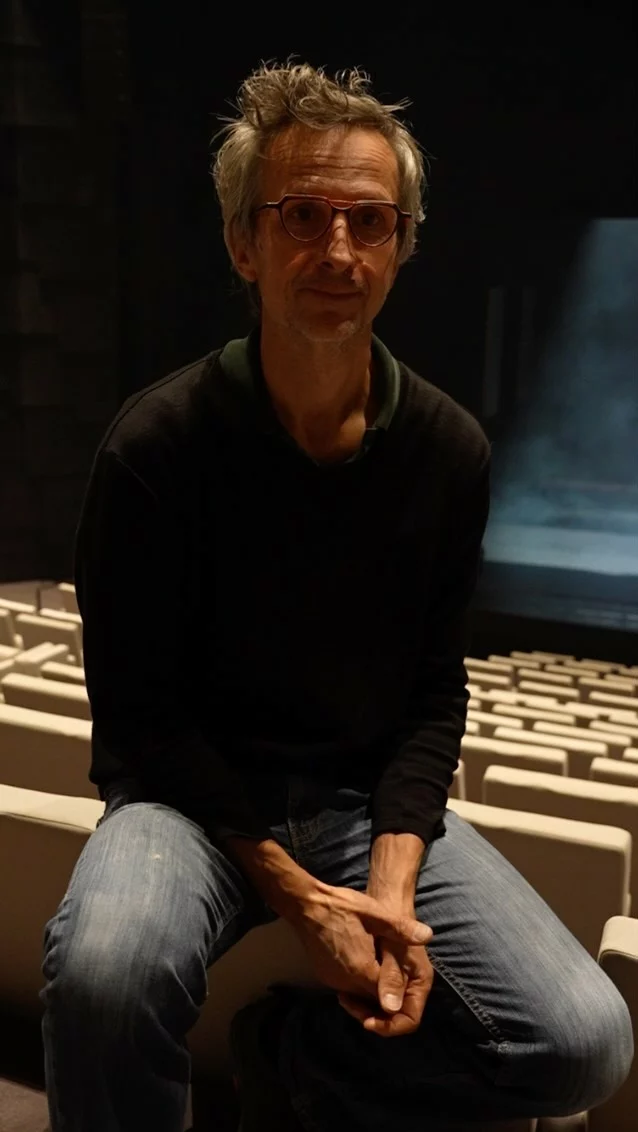 Tristan fait la régie lumière d’Ombres Portées. Plus globalement, il s’occupe de la scénographie et de la création lumière 💡 C’est le directeur technique de la compagnie ✨

👉 Prochaines dates du spectacle sur notre site internet (lien en bio)

#cieloubliee #cirque #theatre #spectacle #raphaelleboitel #danse #lumiere #sortiraparis
